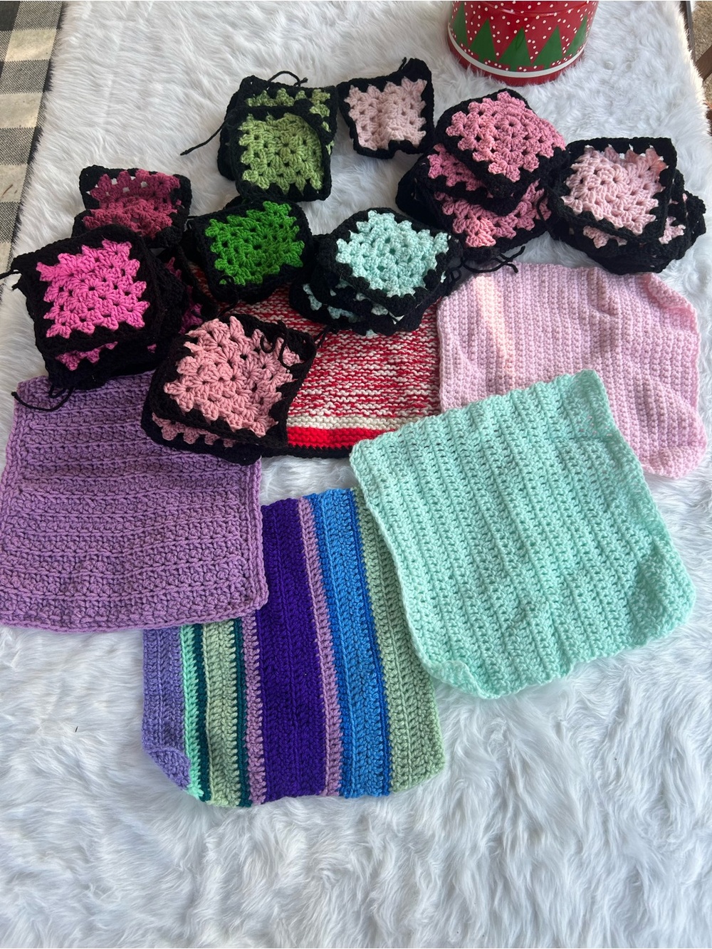 Bulk Crochet Lot (40 Pcs) - 35 Classic Granny Squares & 5 Medium Patchwork Block